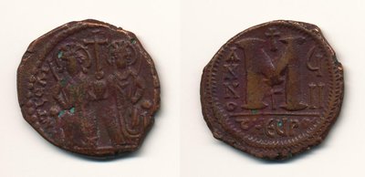 Justin II. & Sophia (565-578) Follis Jahr 8 Theopolis (Antiochia) Sear 379 (Off. Gamma).jpg