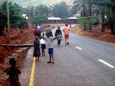 Fußweg zum Hafen kigoma.jpg