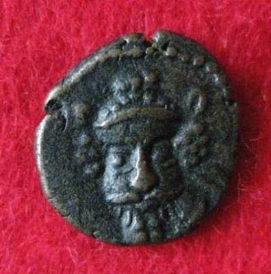 Orodes III. AE-Drachme, BMC 2 (1).JPG