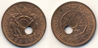 One Penny 1963 dezentriertes Loch afr.jpg