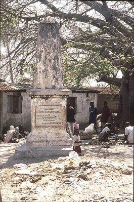 Kilwa Kivenje Denkmal.jpg