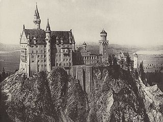 320px-Neuschwanstein_–_Schloss_nach_vorläufiger_Einrichtung_für_den_Publikumsbesuch.jpg