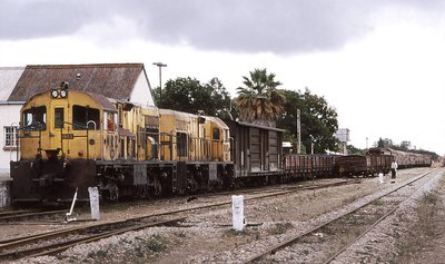 NRZ 1903+1919 Masvingo 4th July 2007.jpg