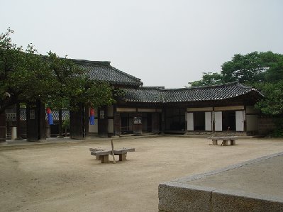 Suwon Folk Village - Strafbock.JPG