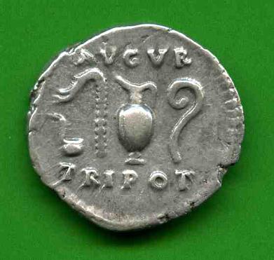 Denar Vespasianus C. 45 Rv. AVGVR TRI POT. Opfergeräte..jpg