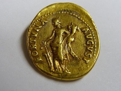 Vespasian Aureus 036.jpg