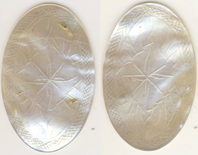 China Spielmarke Perlmutt oval 2x Blüte b 30 1 x 19 1 mm.jpg