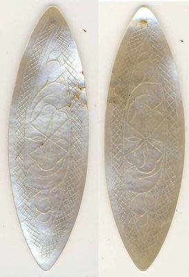 China Spielmarke Perlmutt langoval 2x Blüte c 43 6 x 13 5 mm.jpg