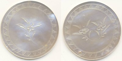 China Spielmarke Perlmutt rund Blumen 28 6 mm.jpg