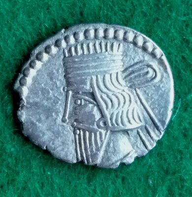 Parthia Vologases III. Ekbatana Drachme av.jpg