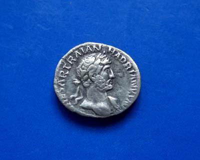 Hadrian Quinar Nr. 690 Av.jpg