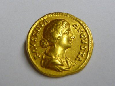 Faustina Aureus 008.jpg