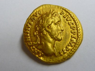 Antoninus Pius Aureus 004.jpg