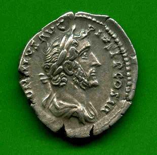 Denar Antoninus Pius C. 33 (g) Av. ANTONINVS AVG PIVS PP COS III..jpg